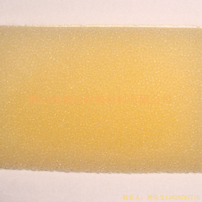 彈性好、拉力強(qiáng)、濾塵速度快、濾塵率高、氣流阻力低、通風(fēng)性能好、耐藥等化學(xué)性能良好。可以清洗，水洗后效果不變。過(guò)濾棉，具有較好的透氣性和較強(qiáng)的機(jī)械強(qiáng)度，作為過(guò)濾材料具有流動(dòng)阻力小，濾出效率高的特點(diǎn)，可反復(fù)水洗，顯示出耐用，環(huán)保，經(jīng)濟(jì)等優(yōu)勢(shì)。