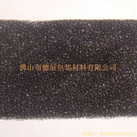 過(guò)濾海綿也稱網(wǎng)狀海綿，爆破海綿。聚氨酯過(guò)濾海綿由普通開(kāi)孔軟泡高溫爆破開(kāi)孔加工而成，爆破除掉了泡沫網(wǎng)絡(luò)之間原有的氣泡膜，得到了主體骨架網(wǎng)狀結(jié)構(gòu)。
過(guò)濾海綿的空隙率高達(dá)97%，具有優(yōu)異的透氣性、良好的柔軟性和較高的機(jī)械強(qiáng)度。
